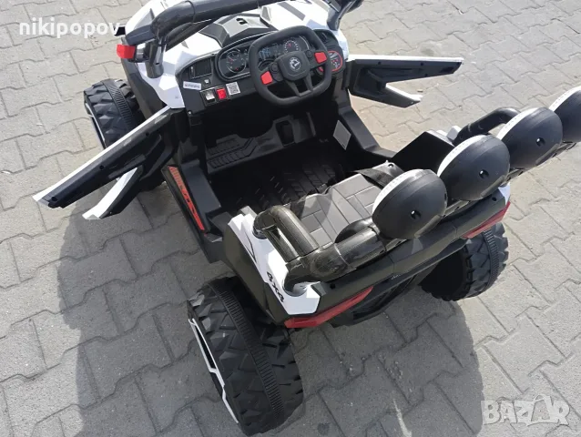SAFARI двуместен акумулаторен джип JAKARTA 4x4 бял, снимка 10 - Коли, камиони, мотори, писти - 55440266