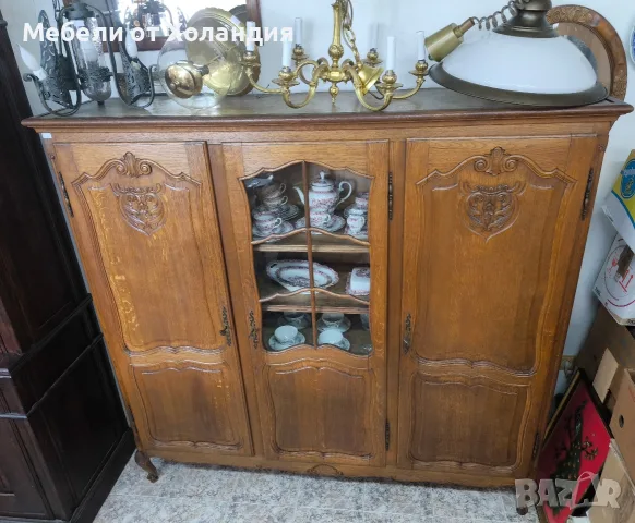 Голям шкаф с витрина Луи 15, снимка 2 - Секции и витрини - 55391104