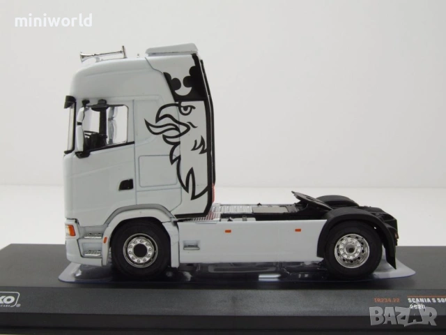Scania S-Series влекач 2020 - мащаб 1:43 на IXO моделът е нов в PVC дисплей-кейс, снимка 3 - Колекции - 54504498