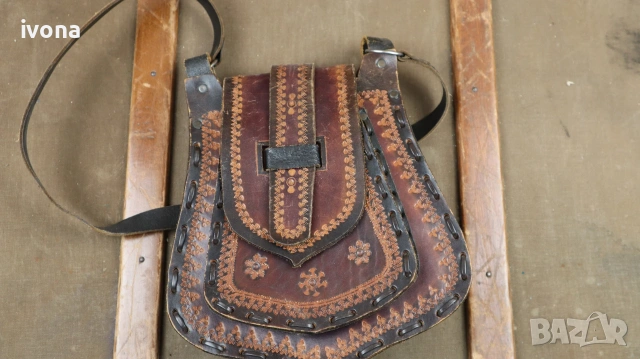 Много Красива Кожена дамска чанта с орнаменти., снимка 3 - Чанти - 55102263