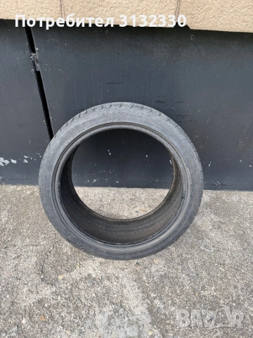 Зимна гума Roadstone winguard 225/40R18, снимка 2 - Гуми и джанти - 54628313