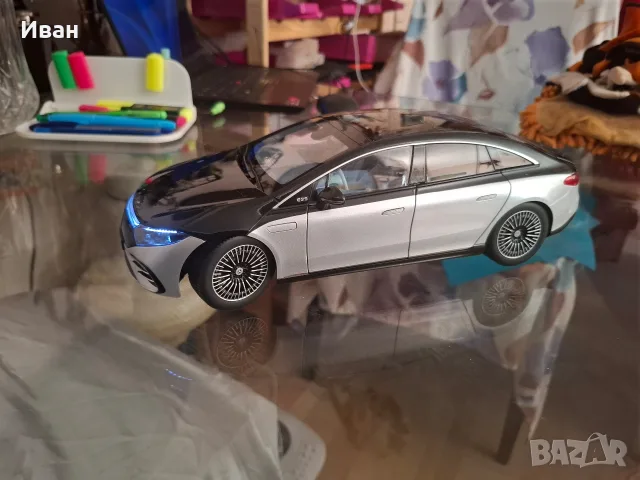 Продавам колекционерски модел Mercedes EQS 1:18, снимка 3 - Колекции - 55540707