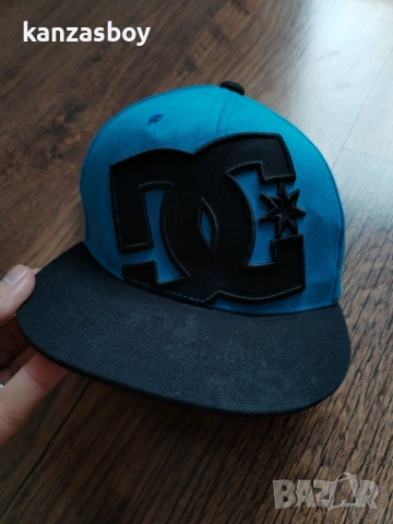dc - страхотна беизболна шапка отлично състояниеv
