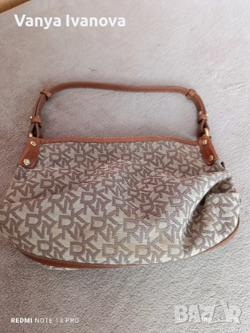 DKNY оригинална мини чанта, снимка 10 - Чанти - 54821538