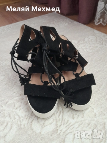 Дамски сандали с връзки