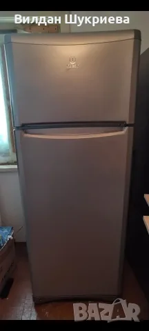 Хладилник с фризер Indesit
