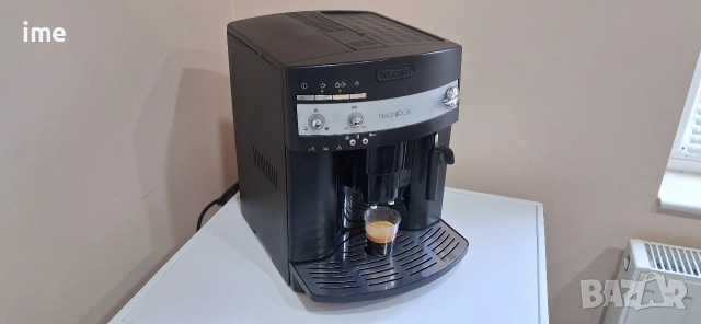 Кафеавтомат / кафемашина - робот. НОМЕР 04. Delonghi Magnifica. Typ ESAM 3000.B. Работи с мляно...