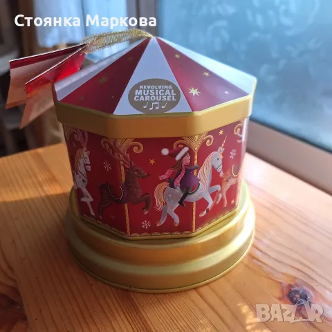 Метална музикална кутия от Англия с Коледни мотиви