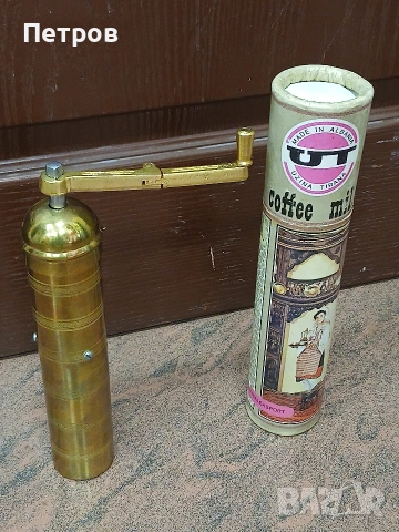 Старинна мелничка за кафе
