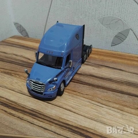 Колекционерски модел мащаб 1:50, снимка 6 - Колекции - 54735398