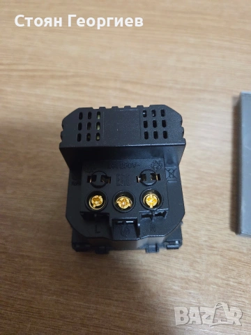 Чисто нов двоен контакт CnBingo с рамка от закалено стъкло.  , снимка 2 - Други стоки за дома - 54180249