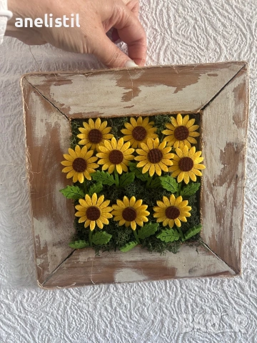 🌻 Ръчно изработена декоративна картина „Слънчогледи“ – 23 × 23 см