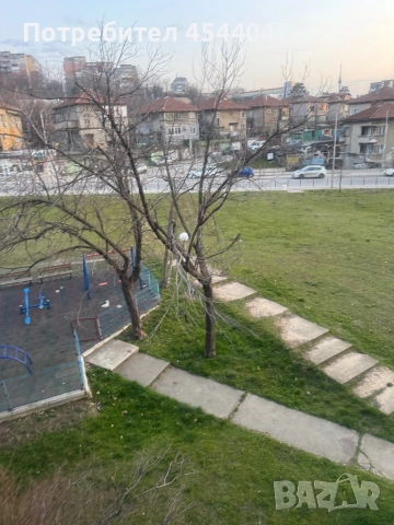 Продавам стандартна гарсониера в кв. Родина 2