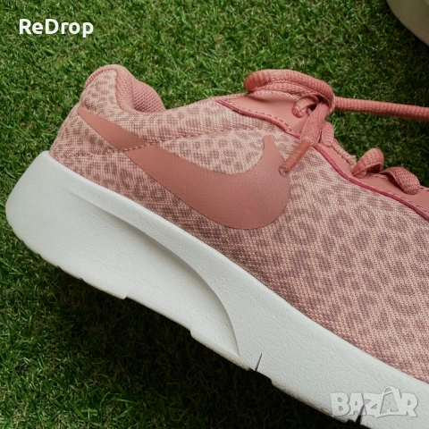 Дамски маратонки NIKE, снимка 8 - Маратонки - 54645481