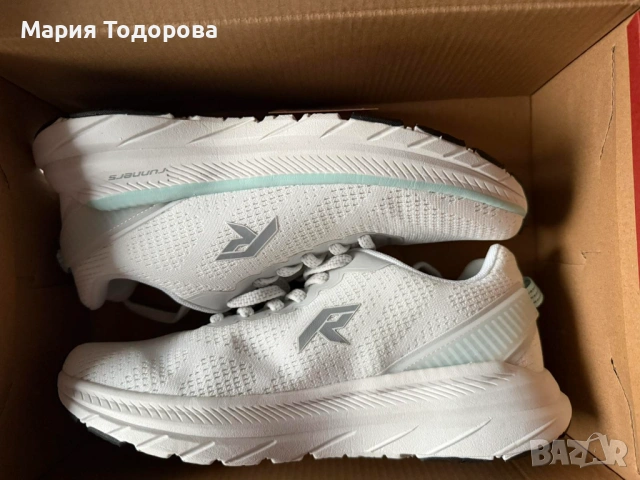 Продавам чисто нови дамски маратонки за бягане (runners)