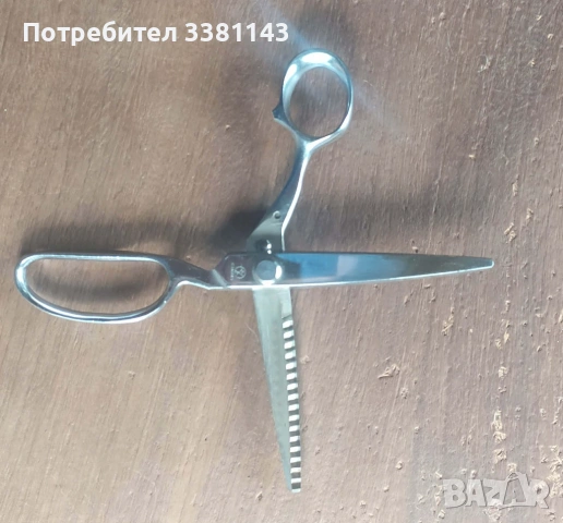 Продавам зиг -заг ножица 