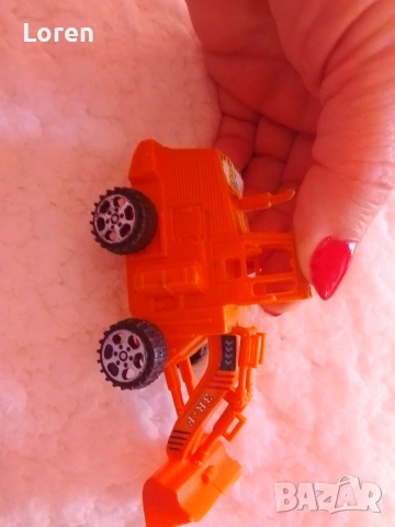 Подарявам две играчки багерче и самолетче, снимка 7 - Влакчета, самолети, хеликоптери - 54118330