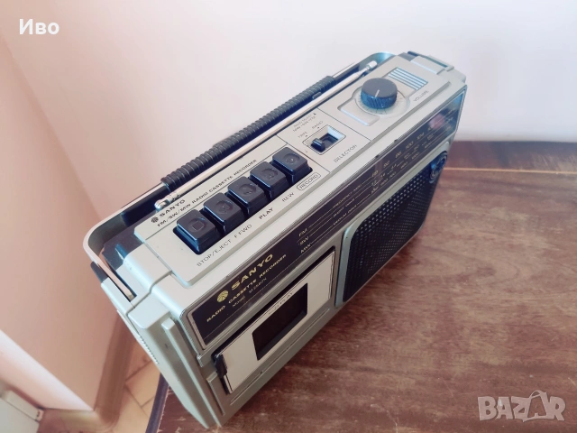 1970-те години Sanyo M2560N работещ касетофон и FM SW MW радио, Япония, снимка 3 - Радиокасетофони, транзистори - 54779509