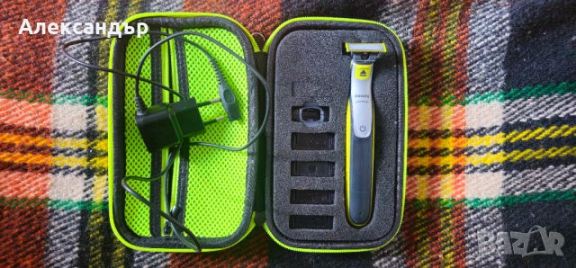 PHILIPS електрическа самобръсначка OneBlade QP2530