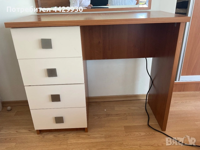 Dressing table, good condition, solidly built.