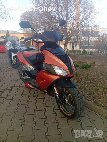 Скутер 50куб Априлия , снимка 3 - Мотоциклети и мототехника - 54326790