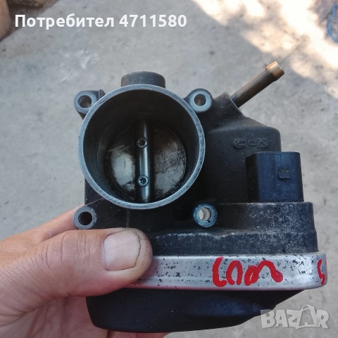 дроселова клапа за голф 4 1.4 б 75 к.с 2002 д, снимка 2 - Части - 55233902