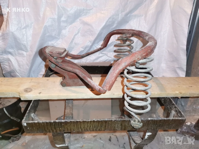 Мото основно за седалка