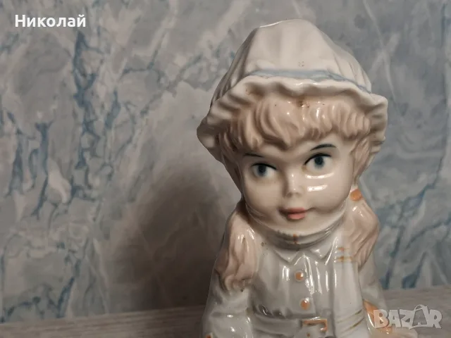 Испанска порцеланова статуетка Jango – Момиченце в зимно палто, снимка 2 - Статуетки - 55532338