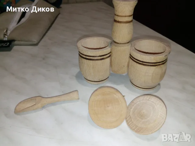 Солница дървена две чашки с лъжичка нова Орешак, снимка 4 - Прибори за хранене, готвене и сервиране - 55513220