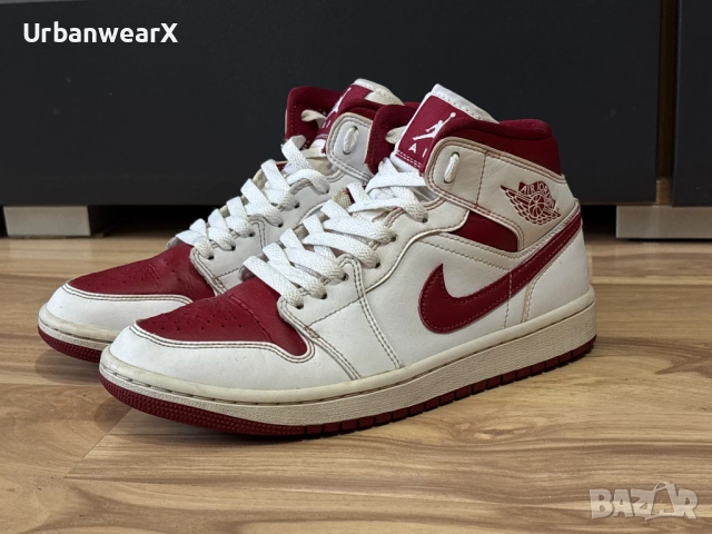 Кецове Nike Air Jordan 1 Mid Reverse Chicago