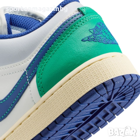 Юношески кецове Nike AIR Jordan 1 LOW (GS), снимка 8 - Детски маратонки - 54776976