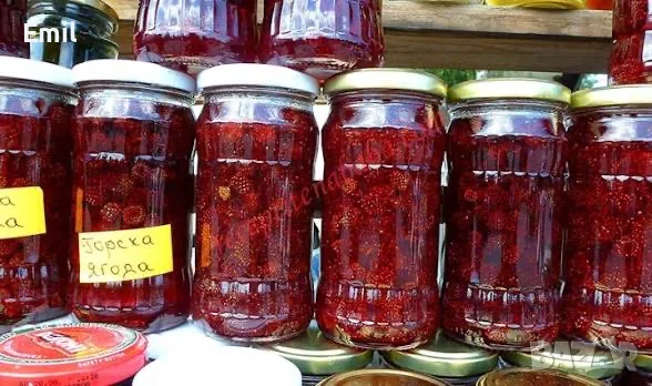 Домашно сладко от горски ягоди, боровинки, малини