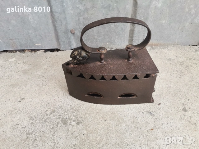 Стара ютия на жар