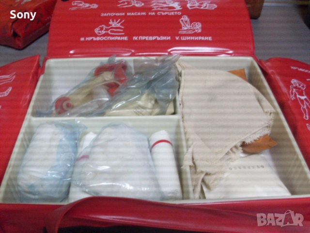 Стара авто аптечка, снимка 9 - Антикварни и старинни предмети - 54174260