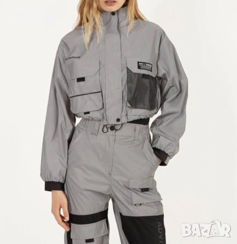 Ново-Bershka, Стрийт стил, к-кт с късо горно.Цвят св.сив,светлоотразително,непромокаем.Р-р XS/S. €38, снимка 2 - Спортни екипи - 54159114