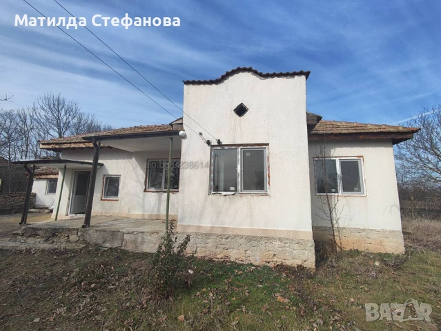 Продавам къща село Нейково на 13км от Крапец