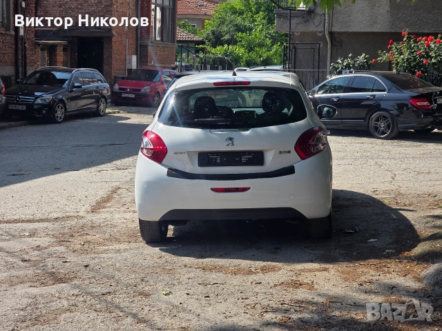 Peugeot 208 , 2014г. Газ / Бензин 1.4i Климатик, снимка 6 - Автомобили и джипове - 54798149