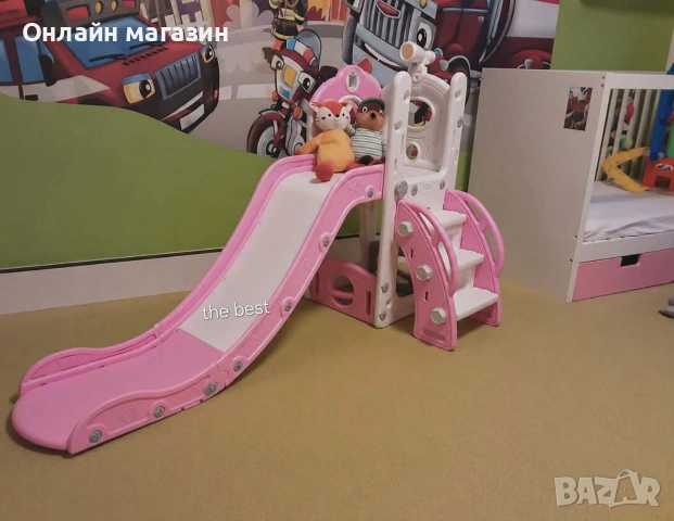 Детска пързалка в розово