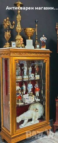 Антикварна витрина