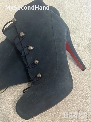 Christian Louboutin дамски боти велур 42 номер, снимка 5 - Дамски боти - 55682618