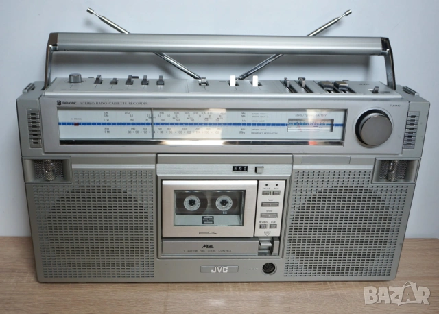 JVC M60!  Лична колекция! Всичко работи,радио и касета!
