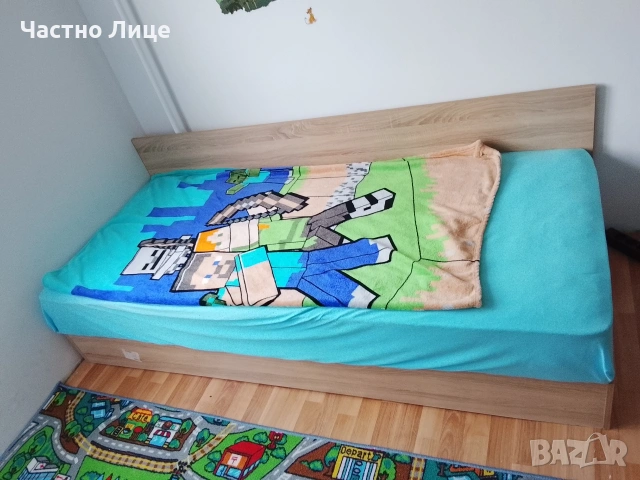 СПЕШНО!!Продавам единично легло с матрак и повдигащ механизъм