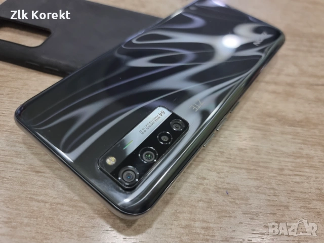 Смартфон ZTE Axon 20