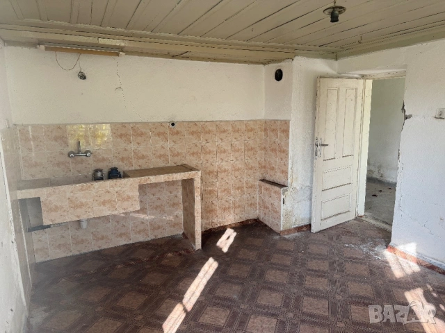 Двуетажна къща с двор 2532 кв. метра двор, снимка 8 - Къщи - 54235281