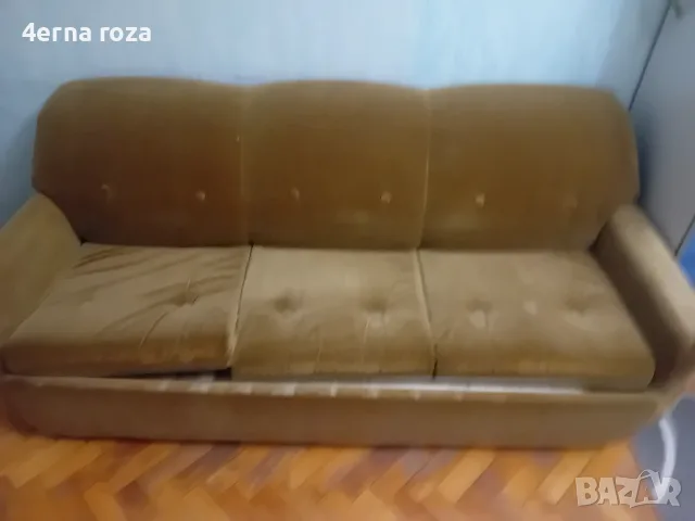 Подарява се диван