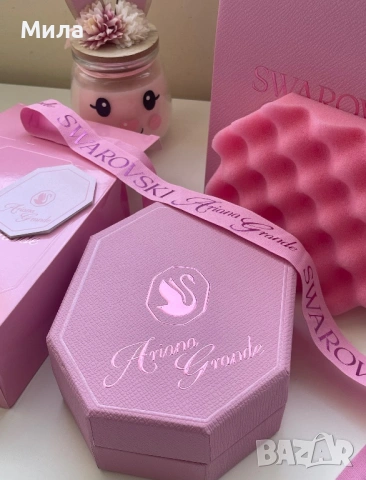 Swarovski - Ariana Grande x Swarovski Цвете колие / Ново, снимка 5 - Колиета, медальони, синджири - 54567604