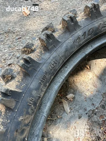 Задна мотокрос гума Pirelli - 110/90/19 - DOT 4424, снимка 5 - Гуми и джанти - 55532760