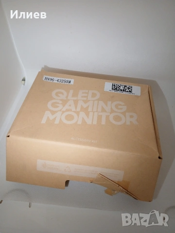 Геймърски извит монитор Samsung QLED Gaming Monitor 32" (Пълен Комплект с Кутия), снимка 4 - Монитори - 54738650