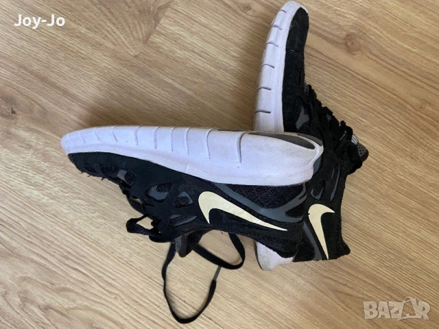 NIKE revolution номер 35