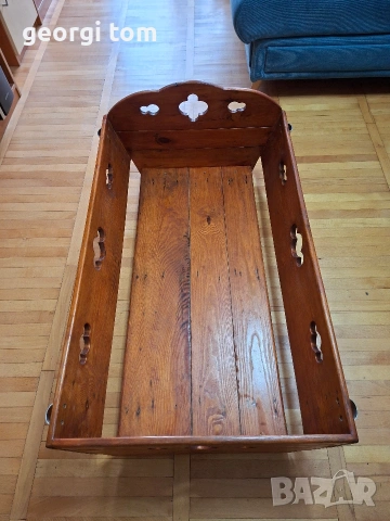 Бебешка дървена люлка за градина, ретро стил.